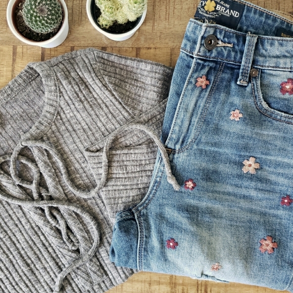 Lucky Brand High Rise Embroidered Denim - Picture 14 of 14